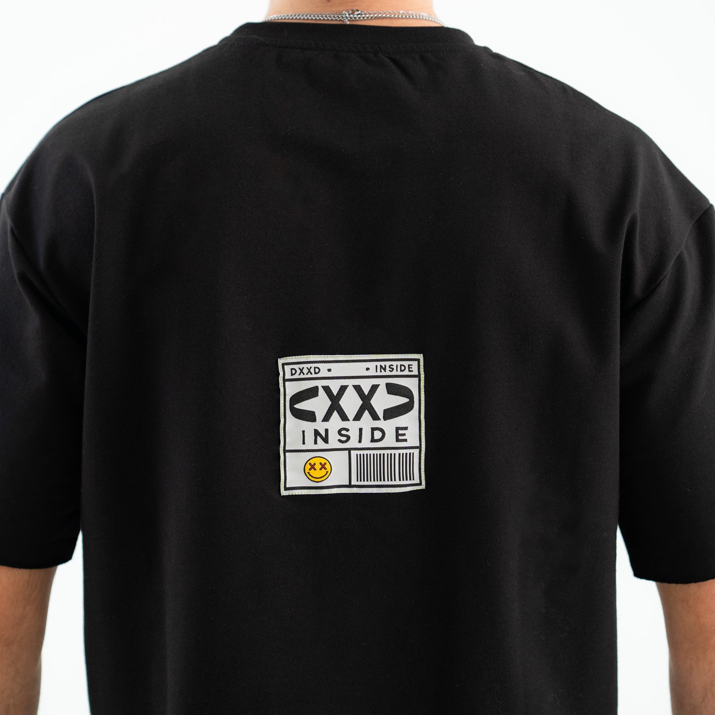 THE TEE IN BLACK
