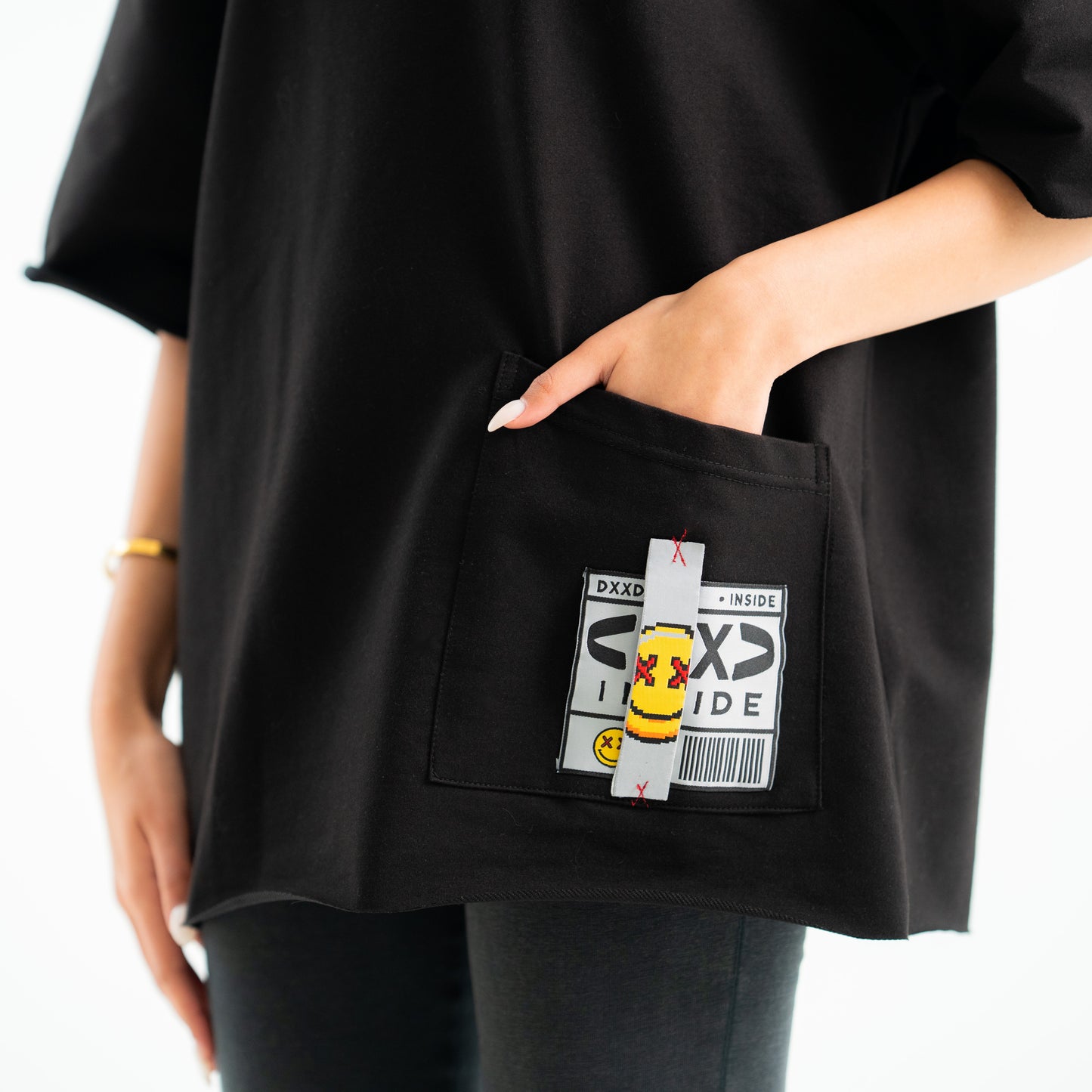 THE TEE IN BLACK